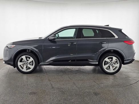 Used 2025 Audi Q5 Premium Plus w/ Premium Plus AWD/4WD image 2