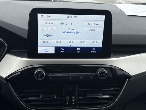 Used 2020 Ford Escape SE image 12