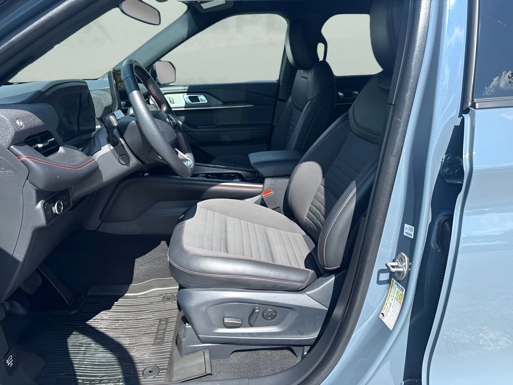 Used 2025 Ford Explorer ST-Line w/ Premium Package AWD/4WD image 9