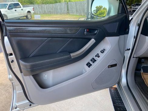 Used 2004 Toyota 4Runner Limited AWD/4WD image 11