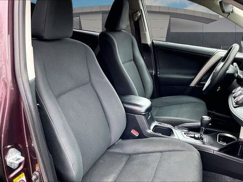 Used 2018 Toyota RAV4 LE w/ Carpet Mat Package image 7