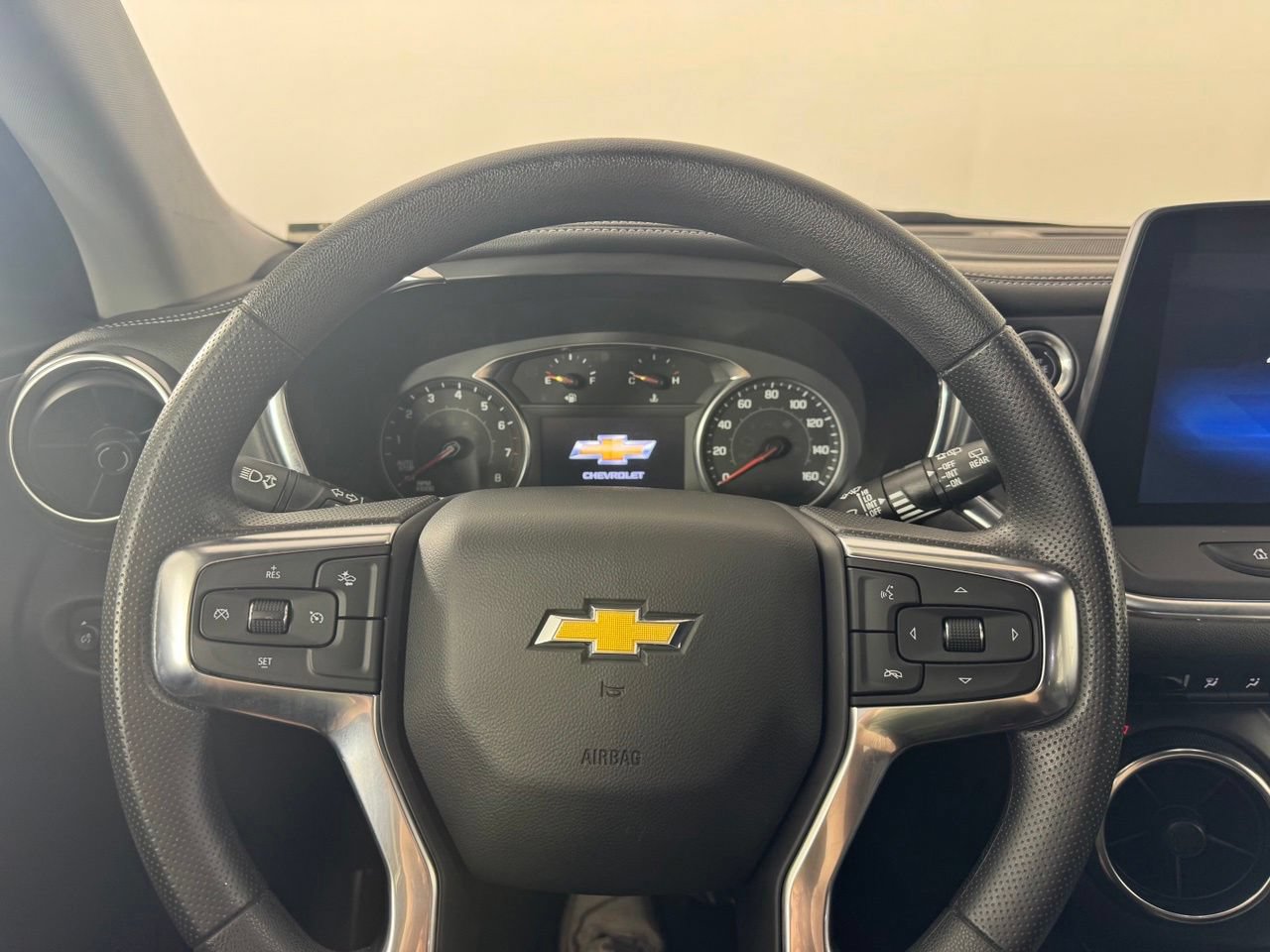 Used 2025 Chevrolet Blazer LT FWD image 15
