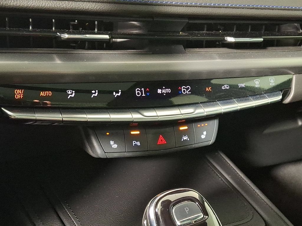 Certified 2024 Cadillac XT4 Sport w/ Cold Weather Package AWD/4WD image 18