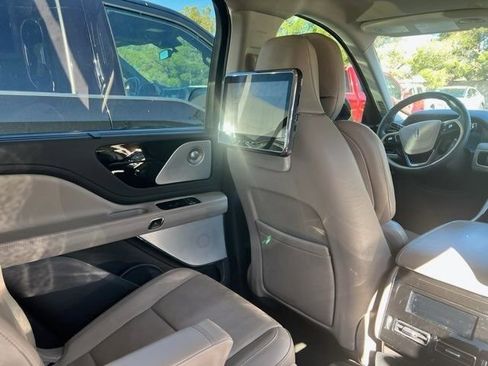 Certified 2022 Lincoln Aviator Reserve w/ Equipment Group 201A image 4