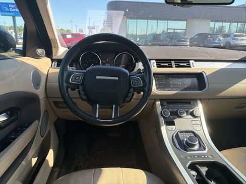 Used 2017 Land Rover Range Rover Evoque SE AWD/4WD image 33