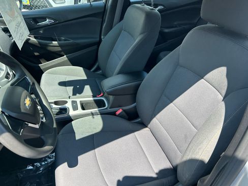 Used 2017 Chevrolet Cruze LS FWD image 12