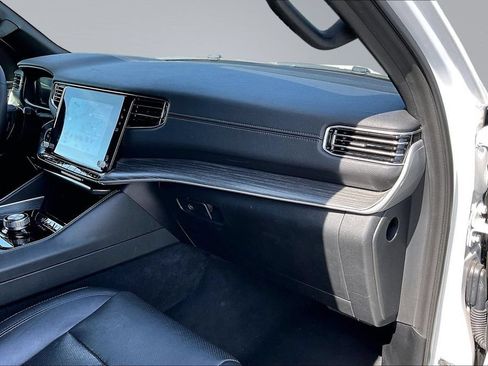 Certified 2024 Jeep Wagoneer L Series II w/ Flexible Seating Group RWD image 17