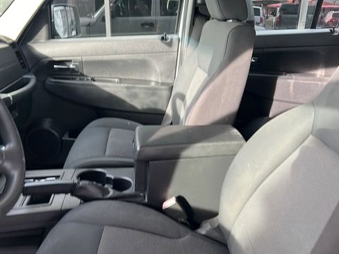 Used 2009 Jeep Liberty Sport image 29