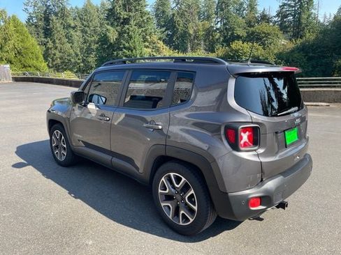 Used 2018 Jeep Renegade Latitude w/ Advanced Technology Group FWD image 9