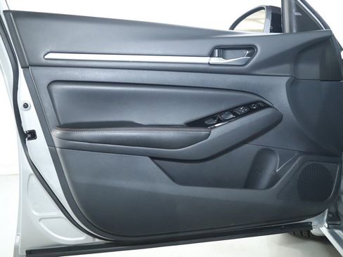 Used 2024 Nissan Altima 2.5 SR w/ SR Premium Package image 17