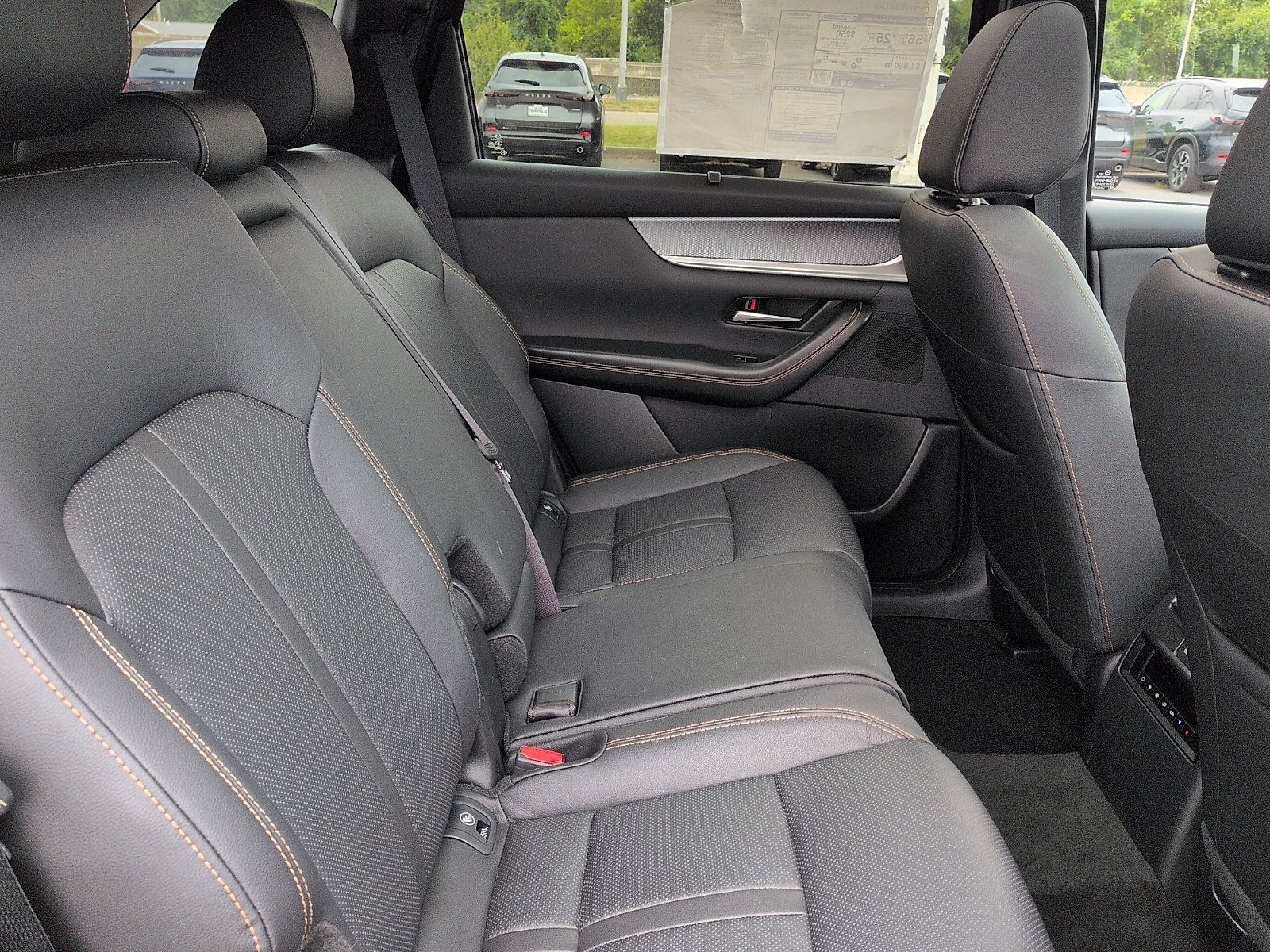 Certified 2025 MAZDA CX-70 Plug-In Hybrid w/ Premium Pkg AWD/4WD image 8