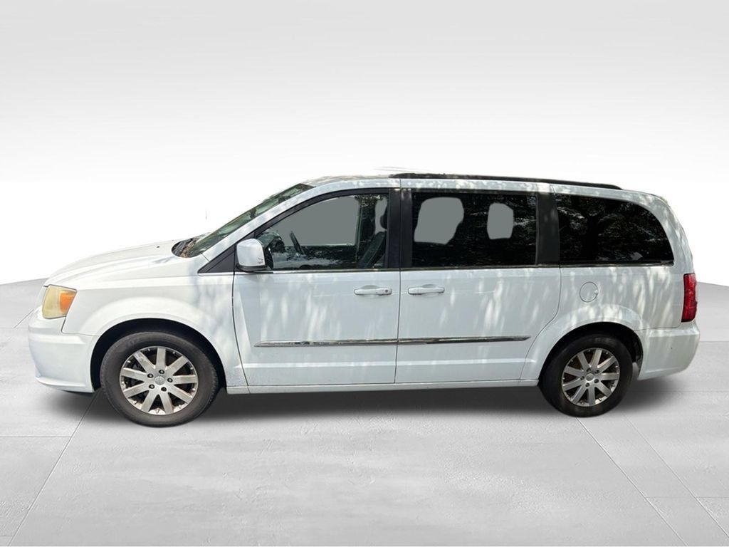 Used 2014 Chrysler Town & Country Touring FWD image 3