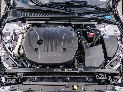 Certified 2026 Volvo V60 B5 Cross Country Plus w/ Climate Package image 31