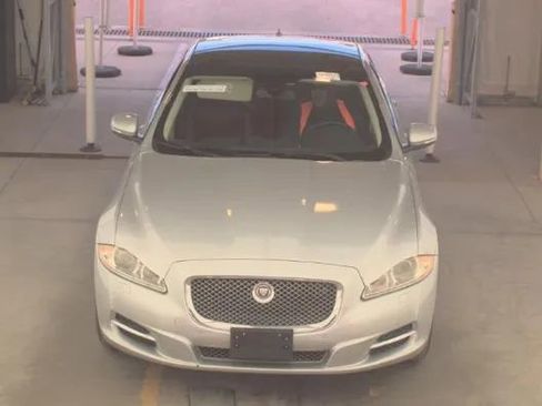 Used 2015 Jaguar XJ image 3