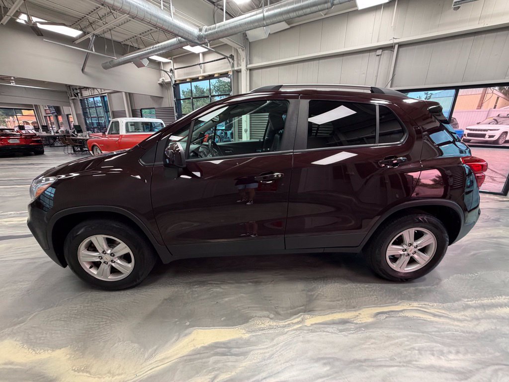 Used 2021 Chevrolet Trax LT w/ Premium Seat Package AWD/4WD image 32