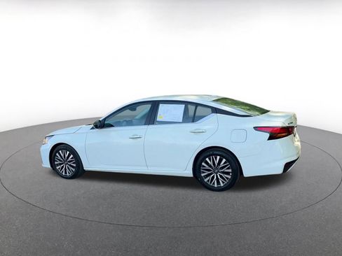 Used 2025 Nissan Altima 2.5 SV FWD image 10