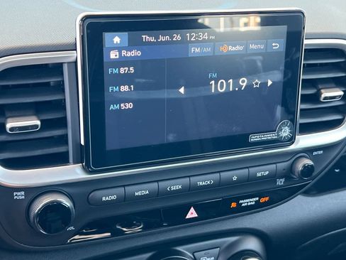 New 2025 Hyundai Venue SEL image 18