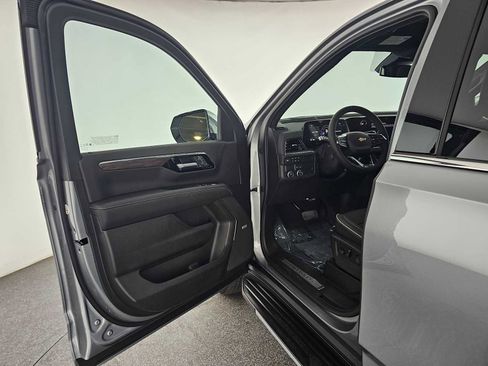 New 2025 Chevrolet Suburban Premier image 22
