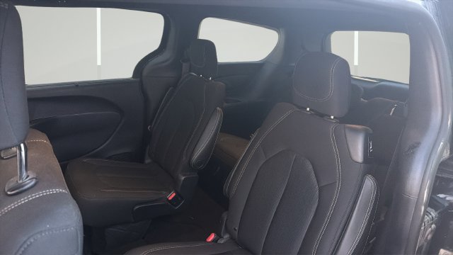 Used 2020 Chrysler Pacifica Touring w/ S Appearance Package FWD image 10