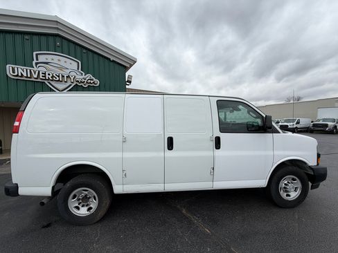 Used 2019 Chevrolet Express 2500 image 2