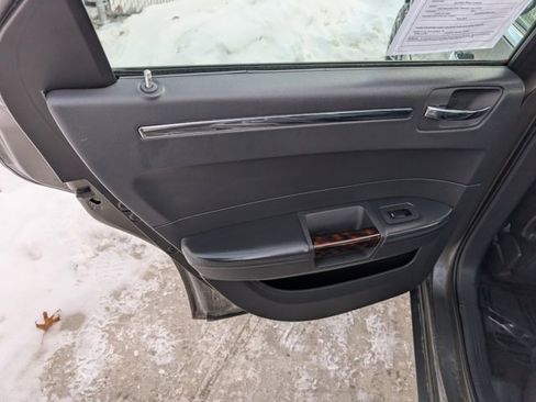 Used 2010 Chrysler 300 Limited image 20