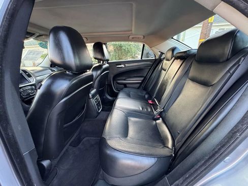 Used 2017 Chrysler 300 C RWD image 22
