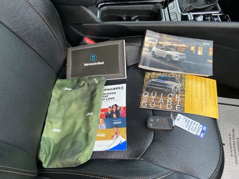 Used 2023 Jeep Compass Limited image 35