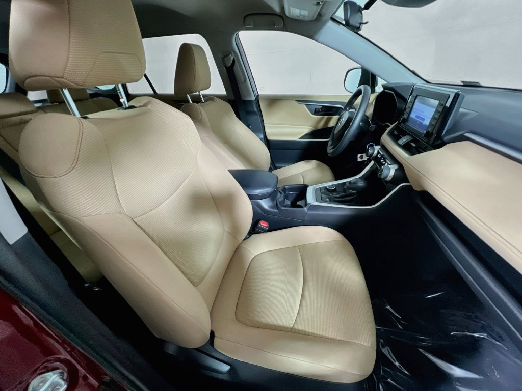 Certified 2019 Toyota RAV4 LE w/ Carpet Mat Package AWD/4WD image 24