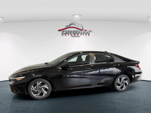 Used 2025 Hyundai Elantra Sport FWD image 17