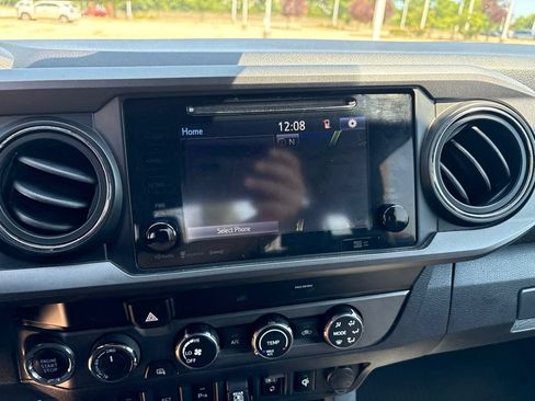 Used 2019 Toyota Tacoma TRD Off-Road w/ Technology Package AWD/4WD image 15