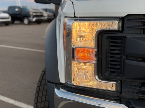 Used 2017 Ford F550 4x4 Crew Cab Super Duty image 3