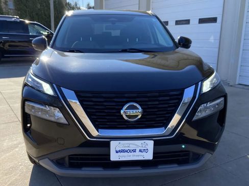 Used 2021 Nissan Rogue SV image 3