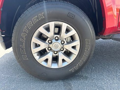 Used 2017 Toyota Tacoma SR5 w/ Tow Package AWD/4WD image 8