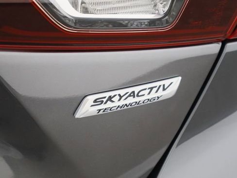 Used 2018 MAZDA MAZDA3 Touring image 39