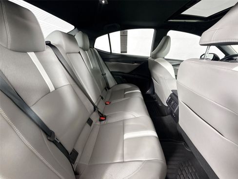 Used 2025 Toyota Camry SE image 43