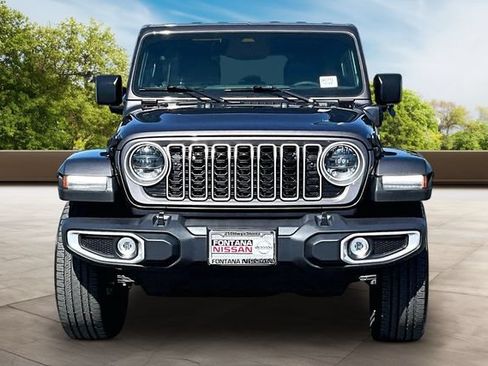 Used 2025 Jeep Wrangler Unlimited Sahara AWD/4WD image 2