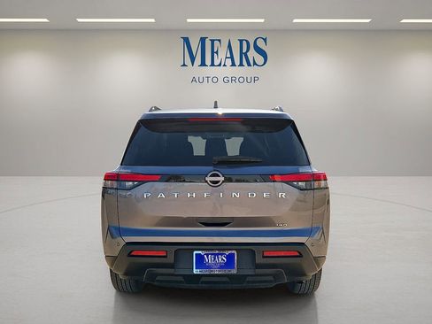 Used 2025 Nissan Pathfinder SV image 4