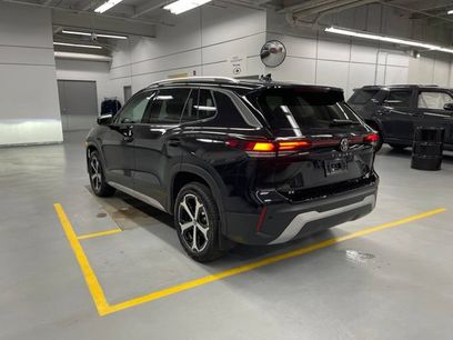 Used 2025 Volkswagen Tiguan SE w/ Panoramic Sunroof Package