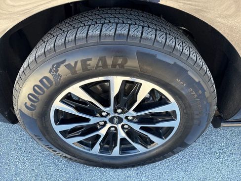 Certified 2025 Ford Expedition Max Platinum image 13