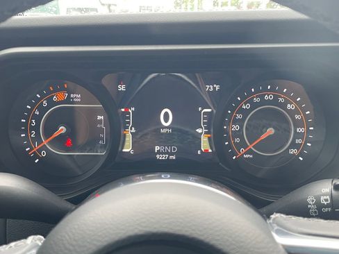 Used 2025 Jeep Wrangler Unlimited Sahara AWD/4WD image 21