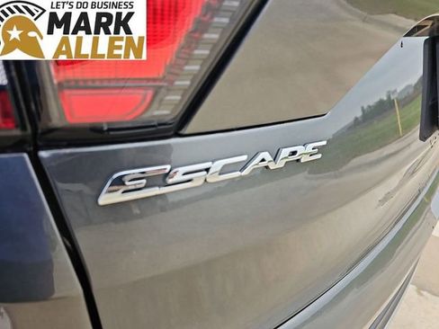 Used 2017 Ford Escape SE FWD image 31