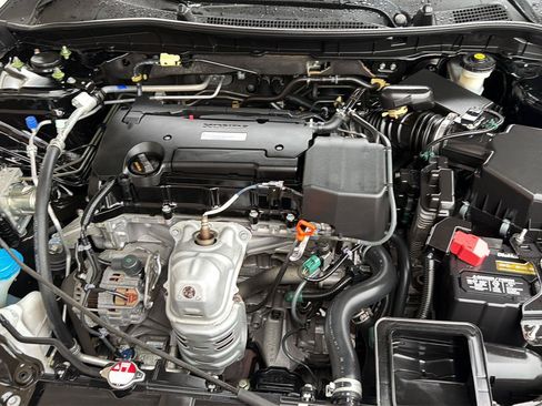 Used 2017 Honda Accord LX image 32