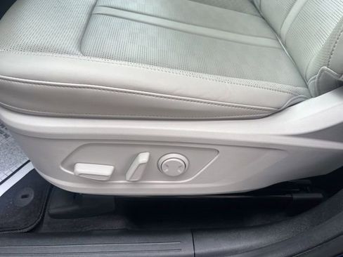 Used 2025 Kia Sorento S w/ Panoramic Sunroof Package FWD image 12