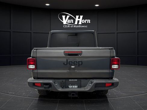 Used 2022 Jeep Gladiator Sport AWD/4WD image 6