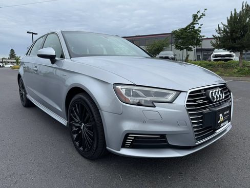 Used 2018 Audi A3 e-tron Premium Plus w/ Premium Plus Package FWD image 2