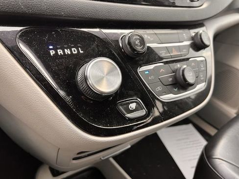 Used 2017 Chrysler Pacifica Touring-L Plus image 19