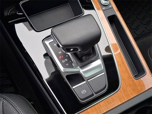 Used 2023 Audi Q5 2.0T Premium w/ Convenience Package image 15