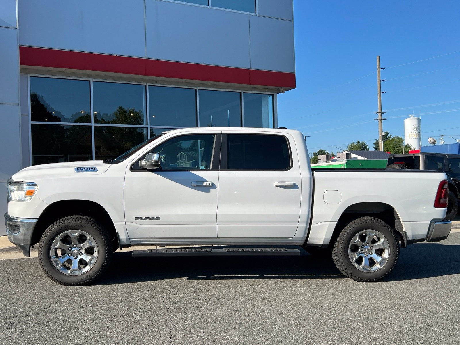 Used 2024 RAM 1500 Laramie AWD/4WD image 19