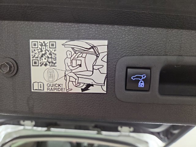 Used 2024 Toyota Sienna XLE FWD image 33