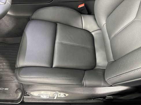 Certified 2025 Porsche Macan image 14